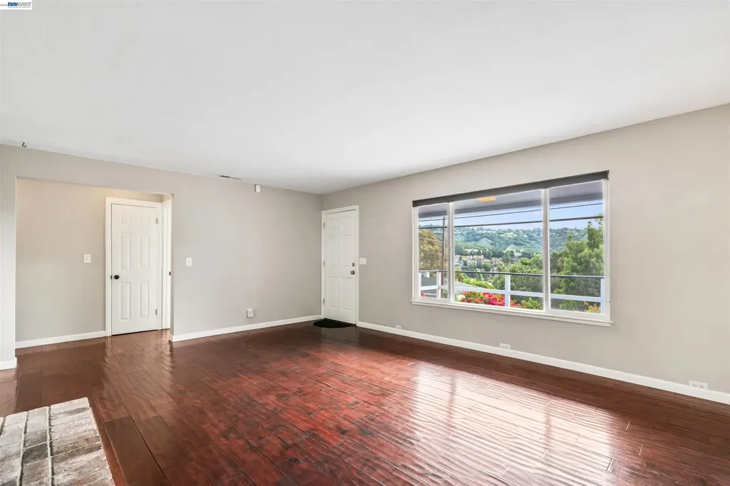 8019 Sterling Drive Oakland CA 94605