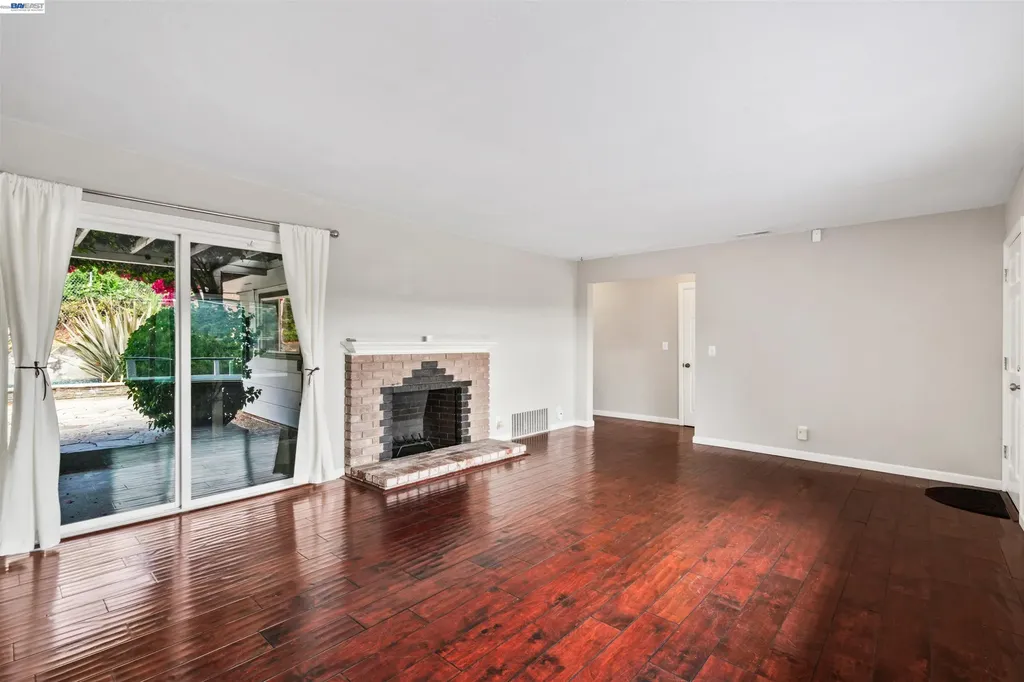 8019 Sterling Drive Oakland CA 94605