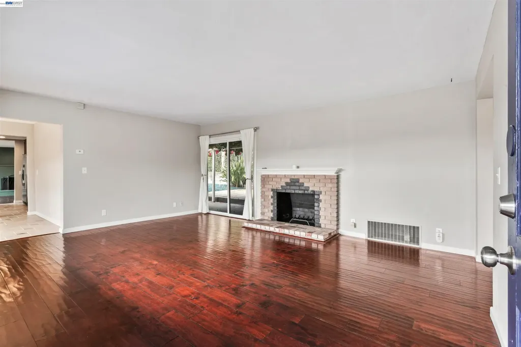 8019 Sterling Drive Oakland CA 94605