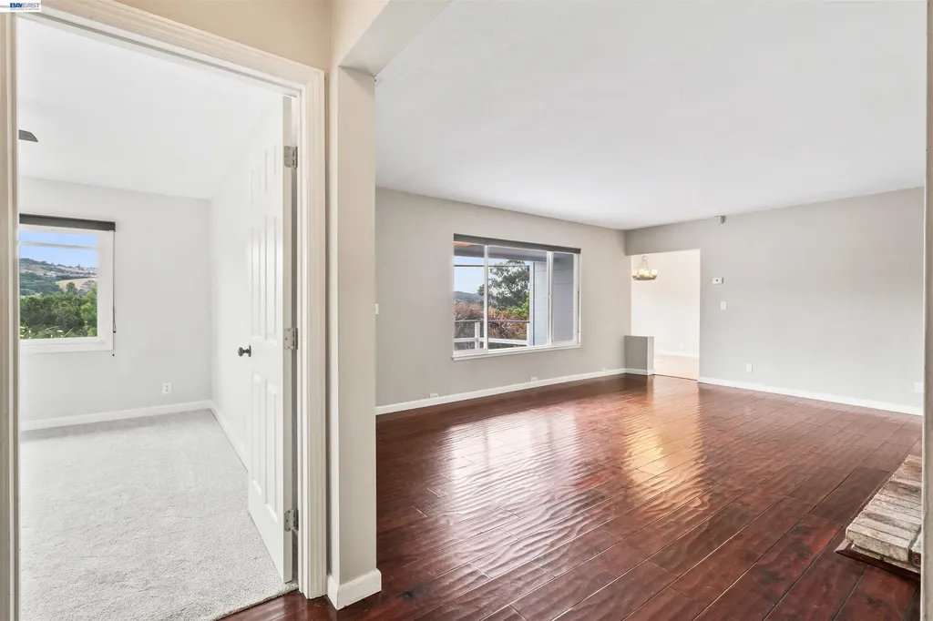 8019 Sterling Drive Oakland CA 94605