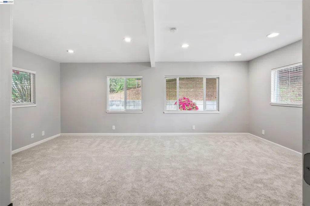 8019 Sterling Drive Oakland CA 94605