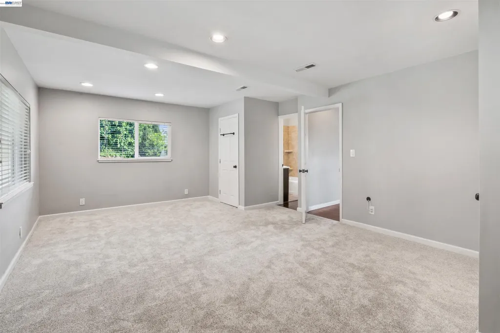 8019 Sterling Drive Oakland CA 94605