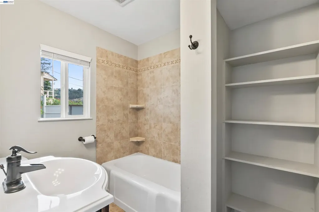 8019 Sterling Drive Oakland CA 94605