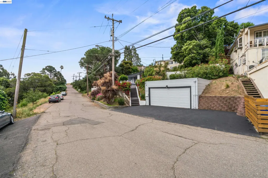 8019 Sterling Drive Oakland CA 94605