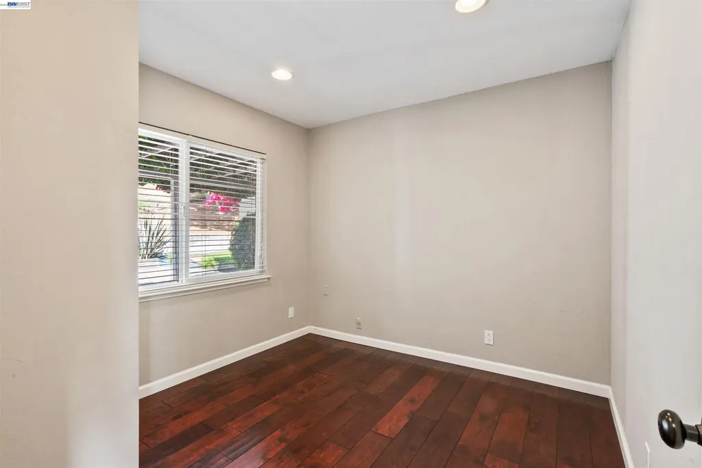 8019 Sterling Drive Oakland CA 94605