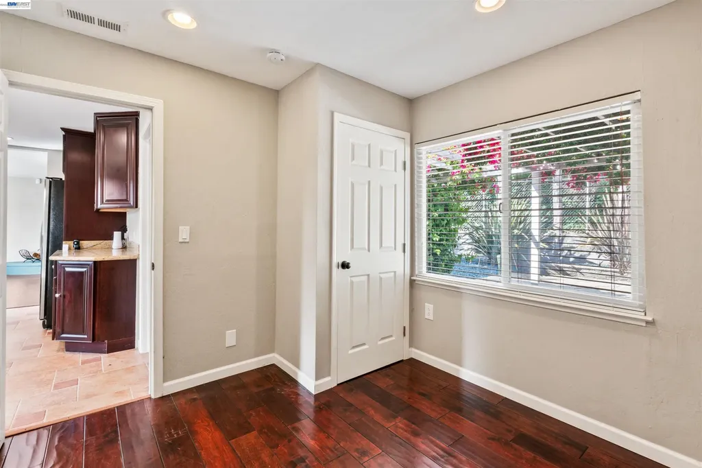 8019 Sterling Drive Oakland CA 94605