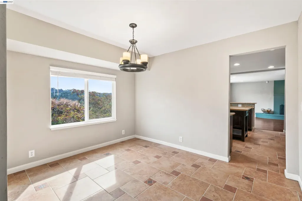 8019 Sterling Drive Oakland CA 94605