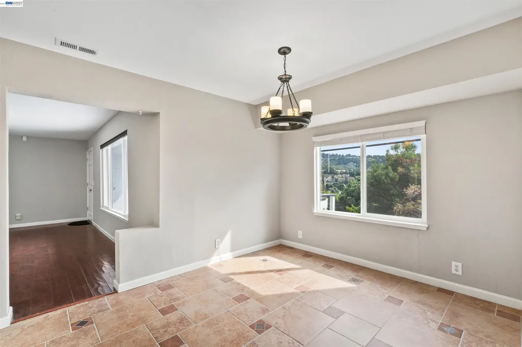 8019 Sterling Drive Oakland CA 94605