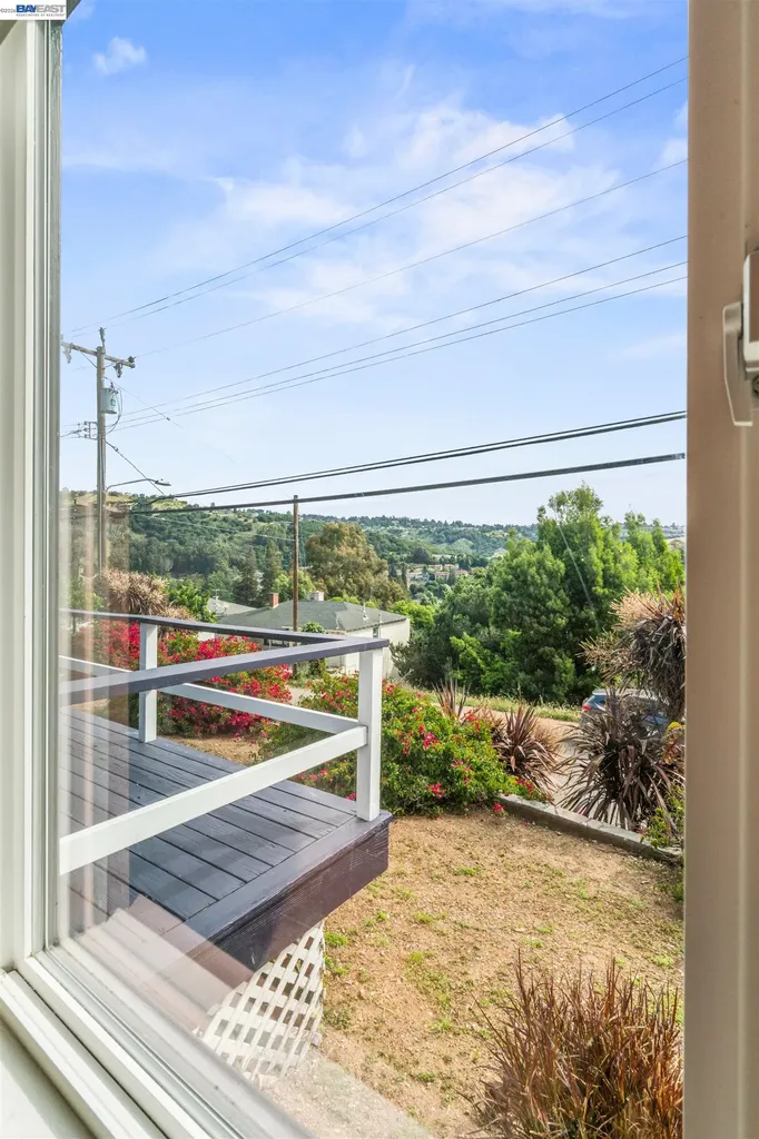 8019 Sterling Drive Oakland CA 94605