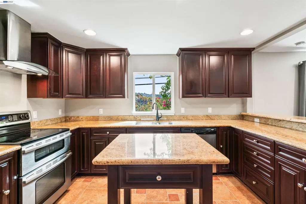8019 Sterling Drive Oakland CA 94605