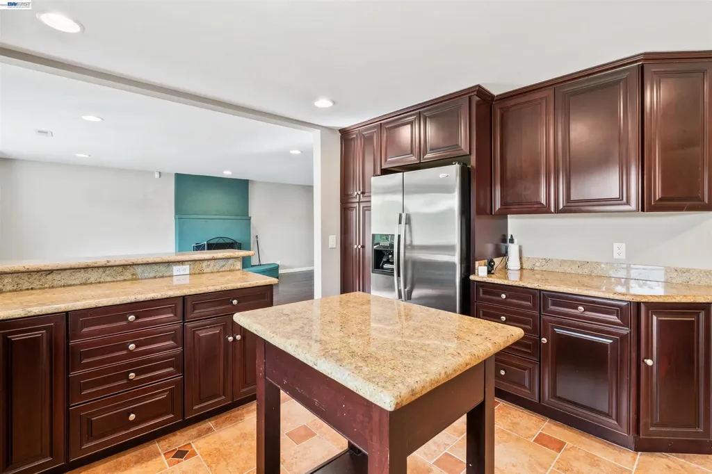 8019 Sterling Drive Oakland CA 94605