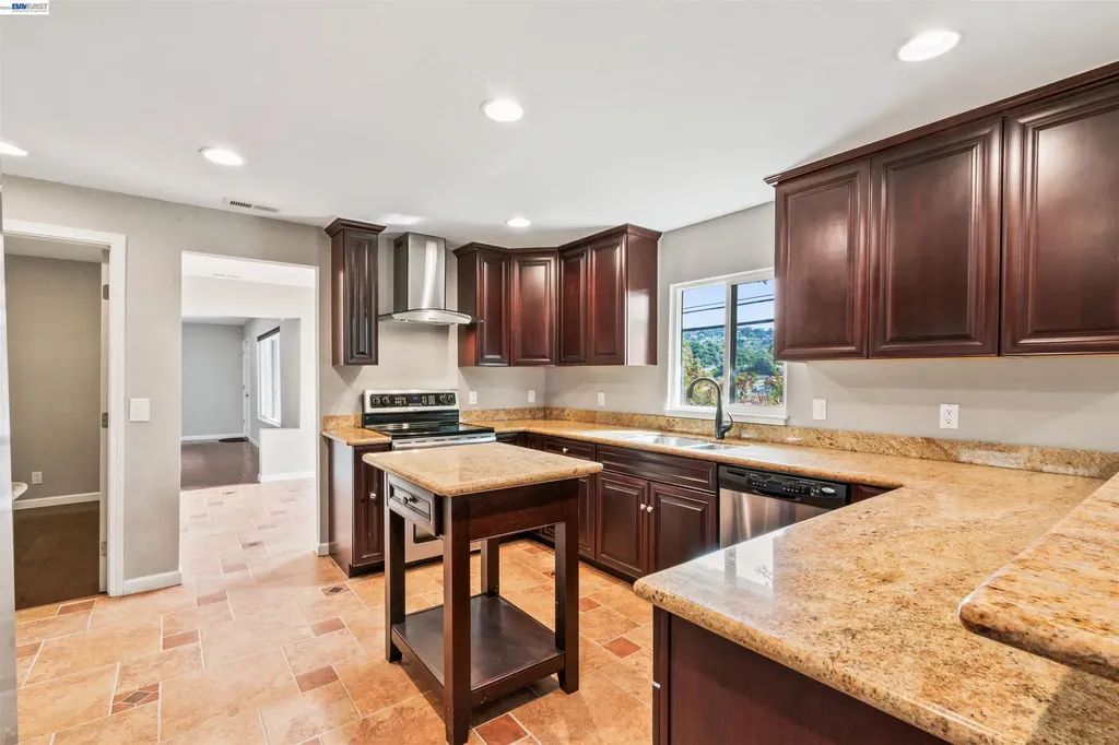 8019 Sterling Drive Oakland CA 94605
