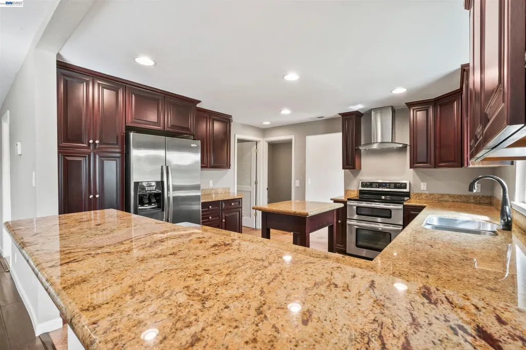8019 Sterling Drive Oakland CA 94605