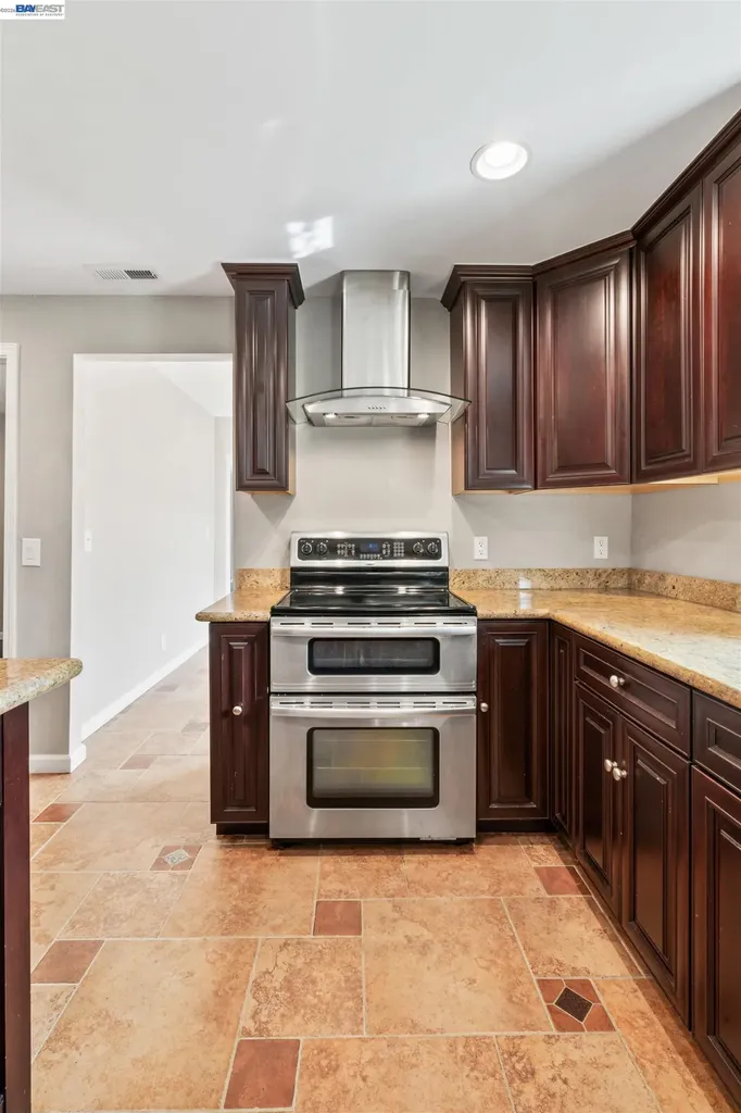8019 Sterling Drive Oakland CA 94605