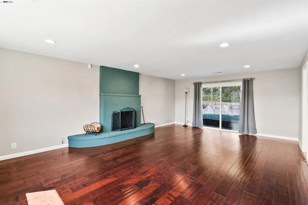 8019 Sterling Drive Oakland CA 94605