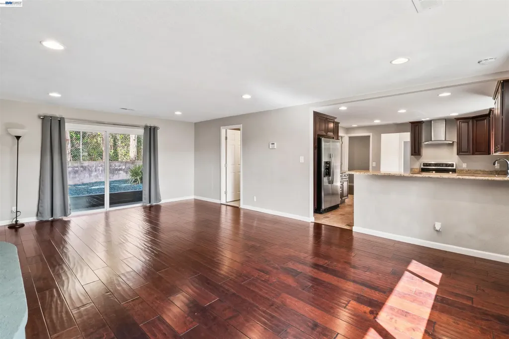 8019 Sterling Drive Oakland CA 94605