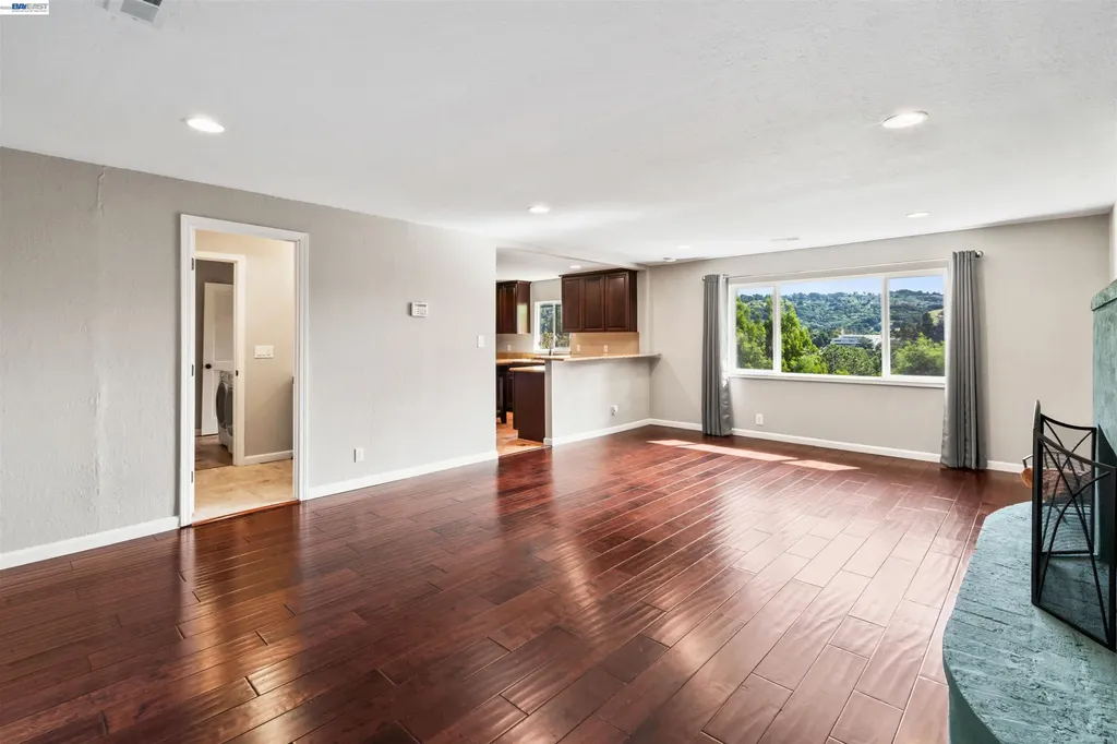 8019 Sterling Drive Oakland CA 94605