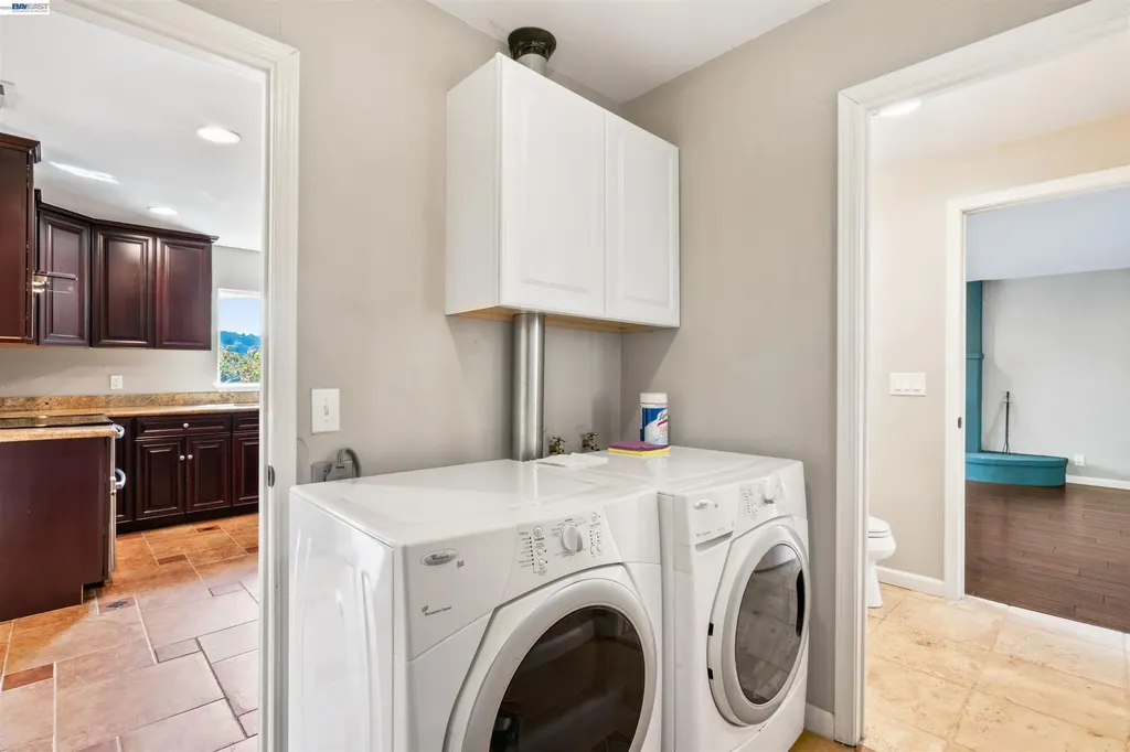 8019 Sterling Drive Oakland CA 94605
