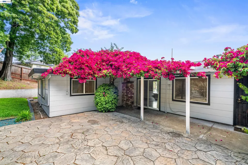 8019 Sterling Drive Oakland CA 94605