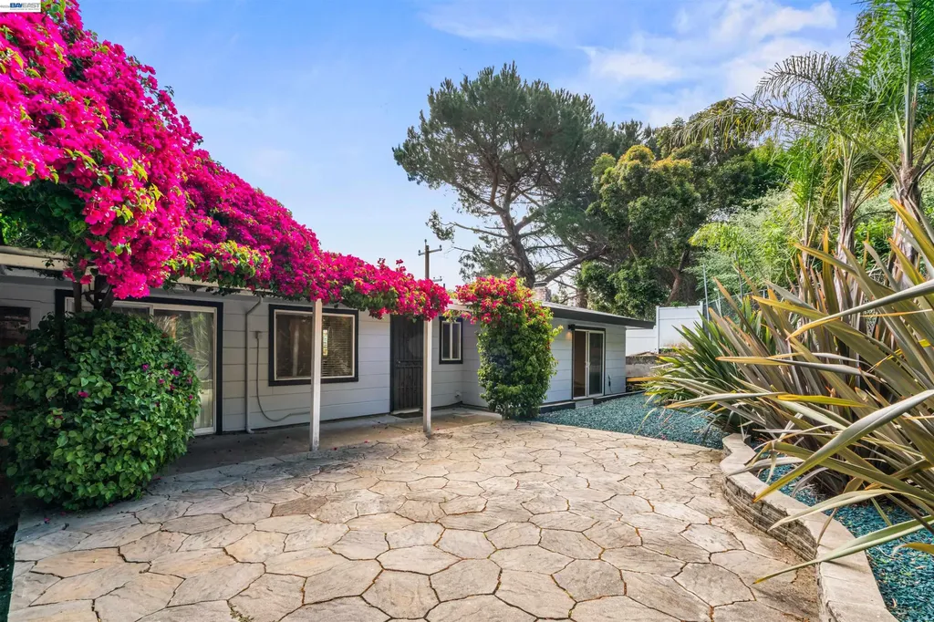 8019 Sterling Drive Oakland CA 94605