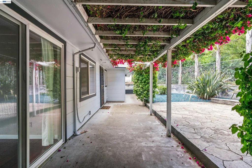 8019 Sterling Drive Oakland CA 94605