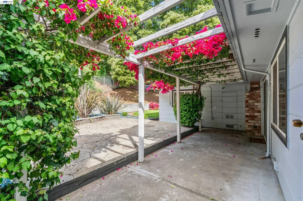 8019 Sterling Drive Oakland CA 94605