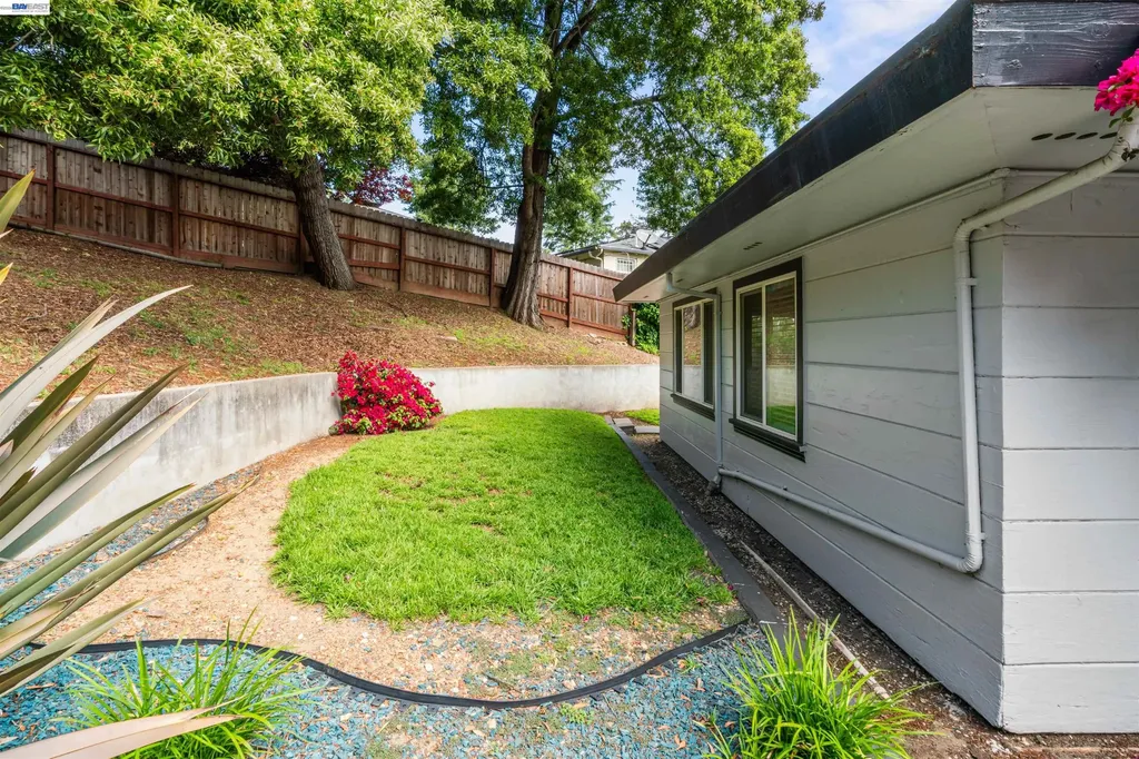 8019 Sterling Drive Oakland CA 94605