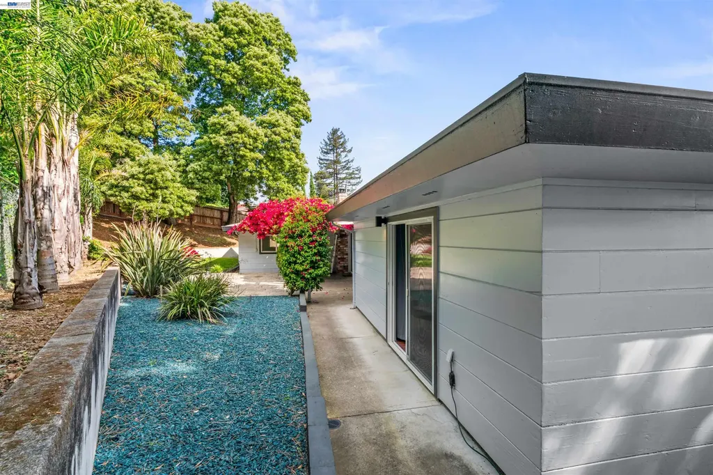 8019 Sterling Drive Oakland CA 94605