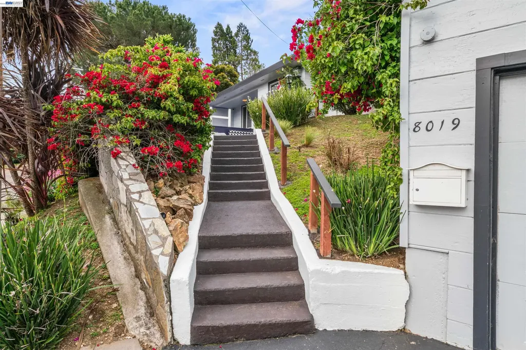 8019 Sterling Drive Oakland CA 94605