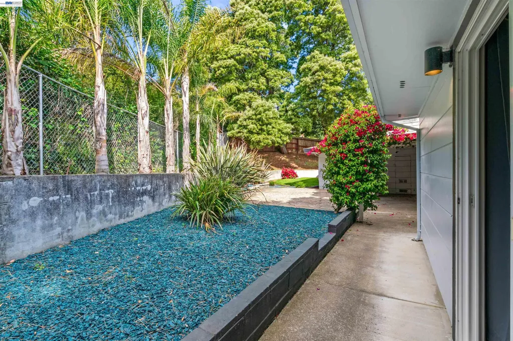 8019 Sterling Drive Oakland CA 94605