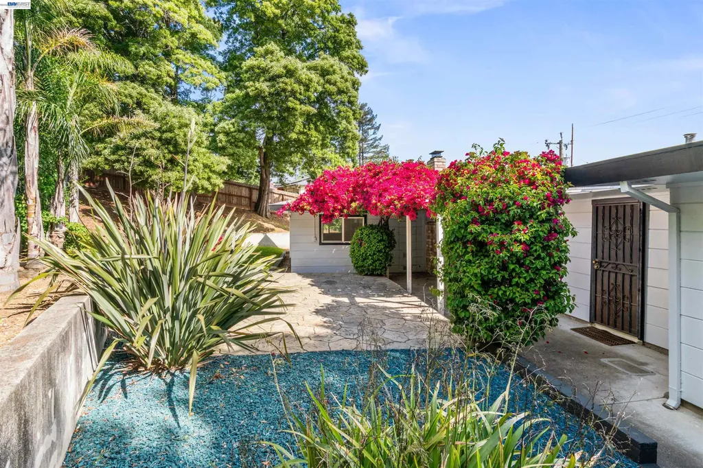 8019 Sterling Drive Oakland CA 94605