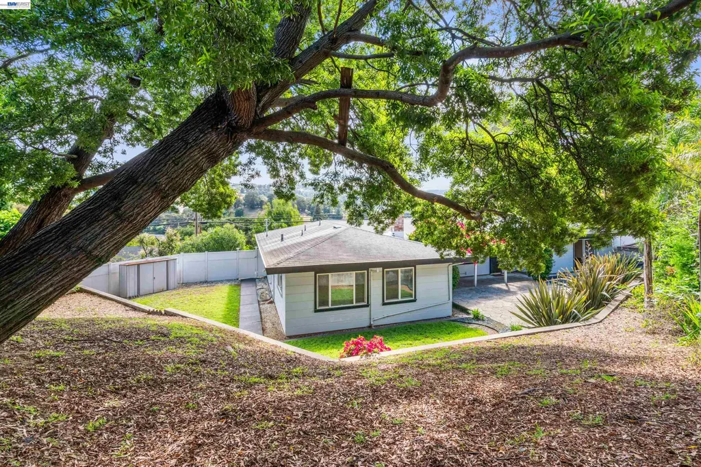 8019 Sterling Drive Oakland CA 94605