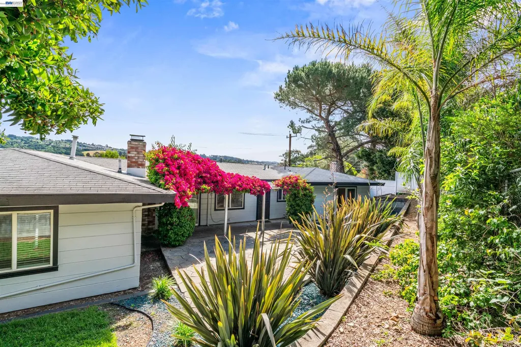 8019 Sterling Drive Oakland CA 94605