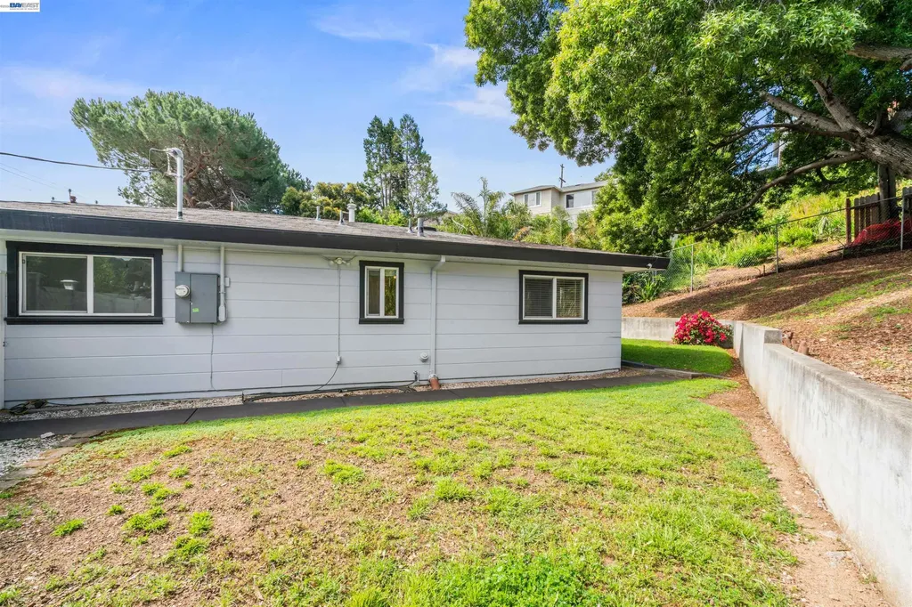 8019 Sterling Drive Oakland CA 94605