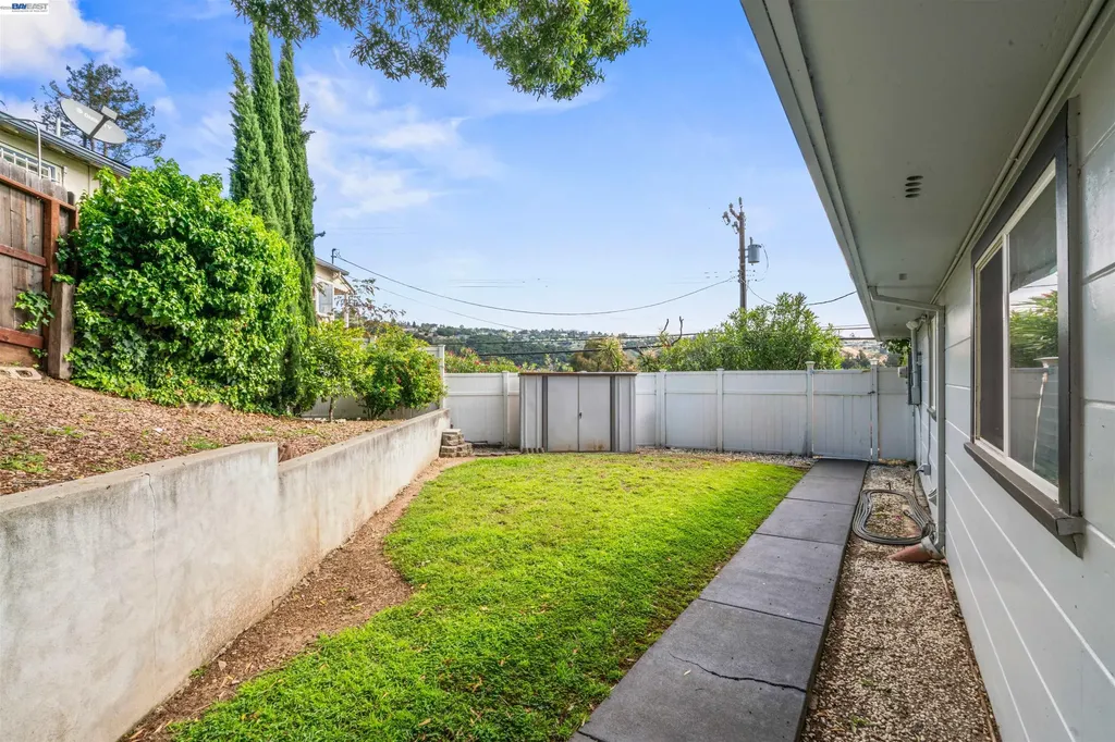8019 Sterling Drive Oakland CA 94605