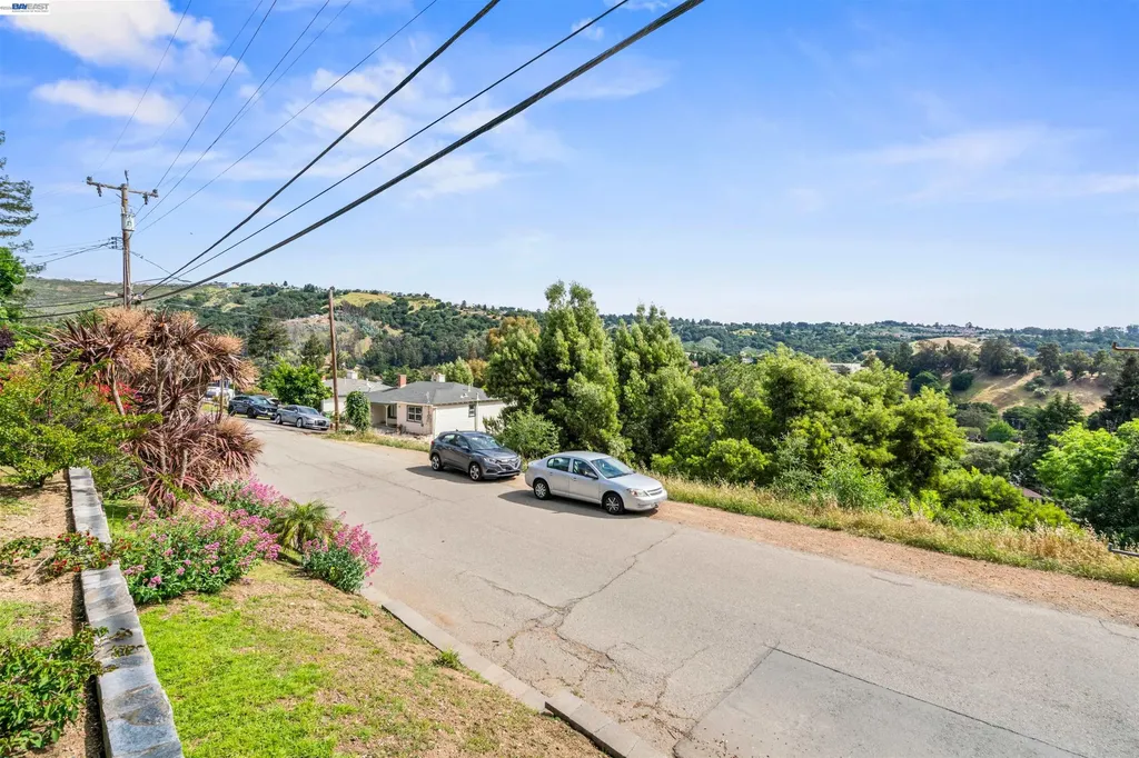 8019 Sterling Drive Oakland CA 94605