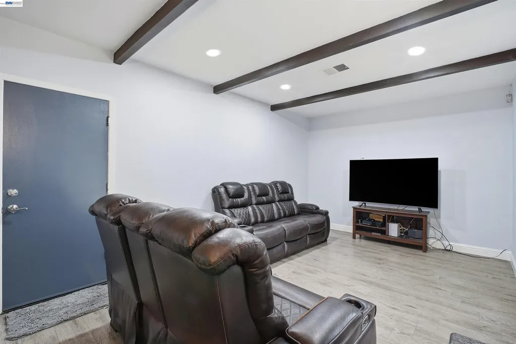 32252 Valiant Way Union City CA 94587