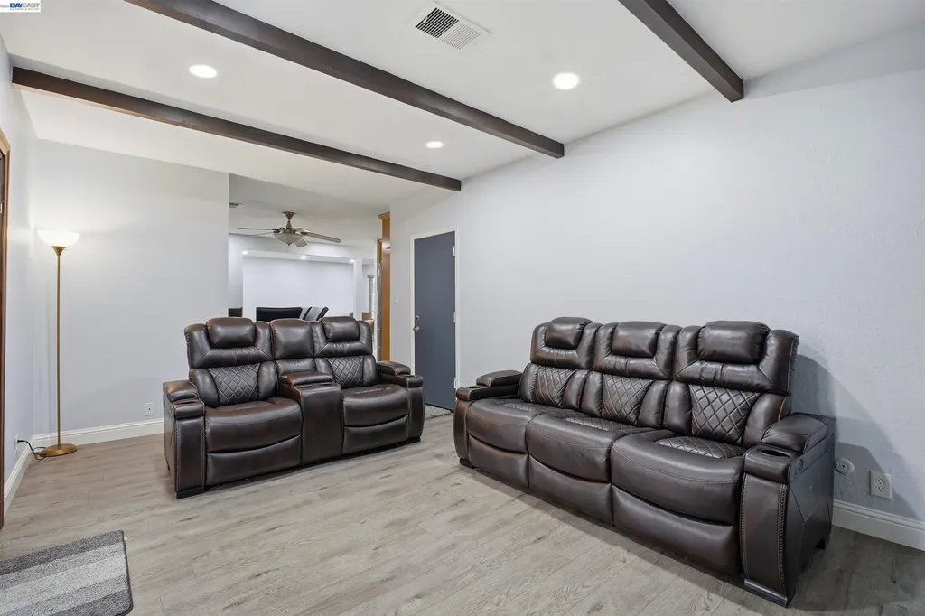 32252 Valiant Way Union City CA 94587