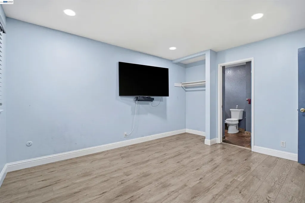 32252 Valiant Way Union City CA 94587