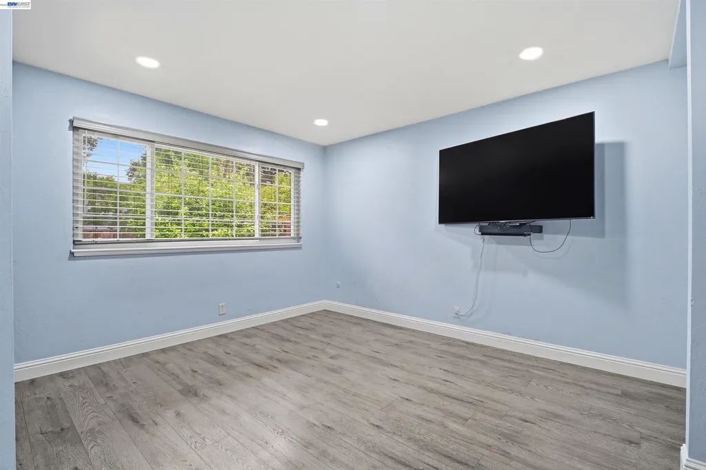 32252 Valiant Way Union City CA 94587