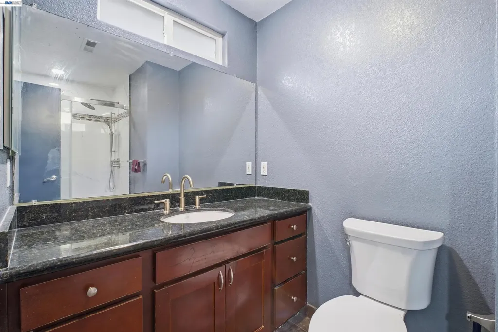 32252 Valiant Way Union City CA 94587