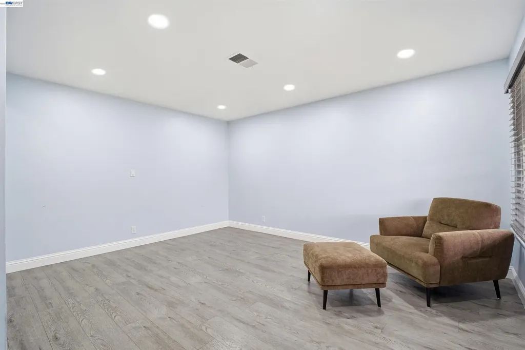 32252 Valiant Way Union City CA 94587