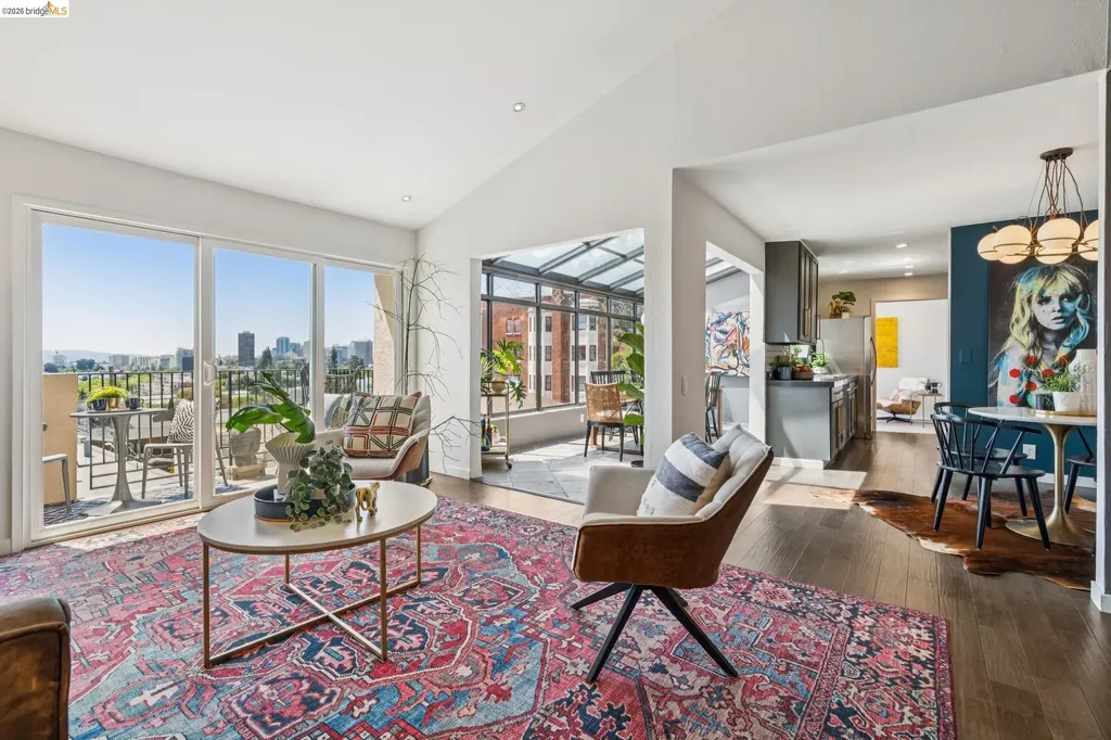 Oakland CA, 525 Mandana Boulevard, Unit 402