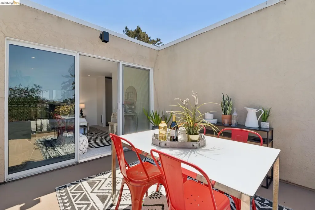 525 Mandana Boulevard Oakland CA 94610