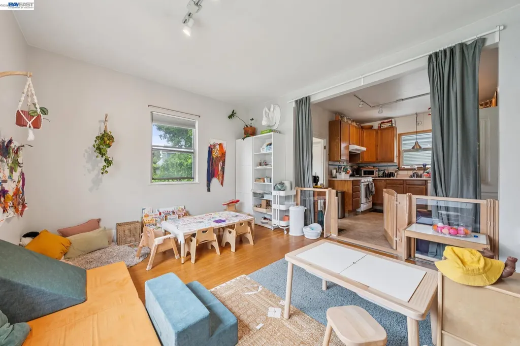 5227 Locksley Avenue Oakland CA 94618