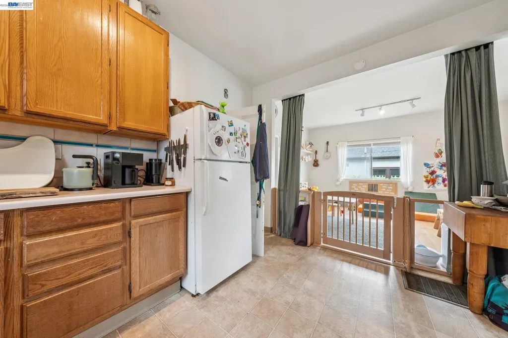 5227 Locksley Avenue Oakland CA 94618