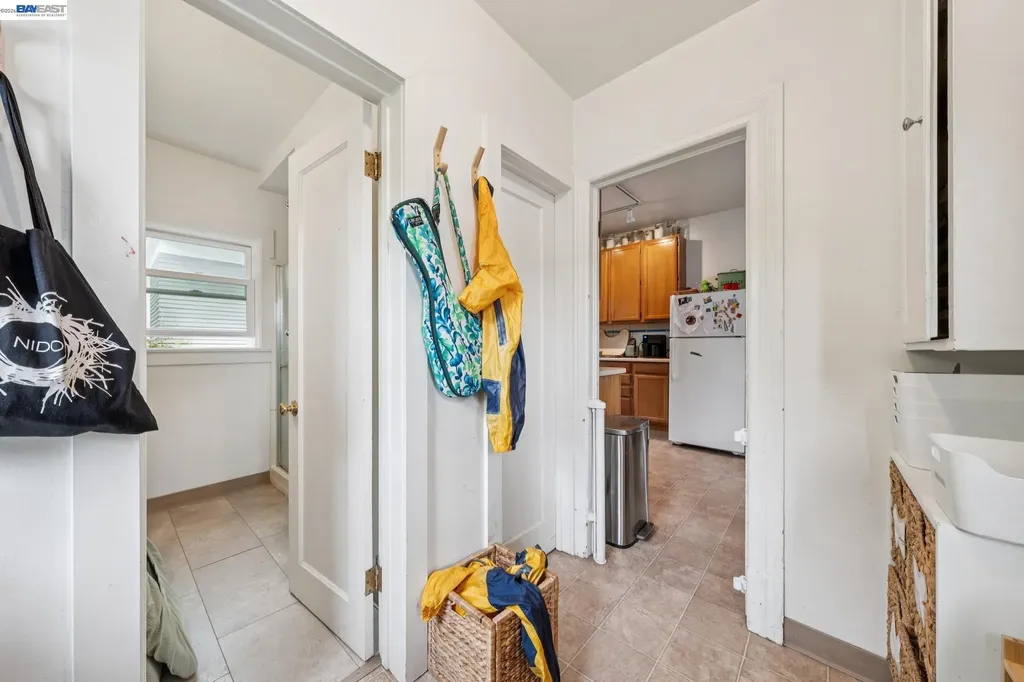 5227 Locksley Avenue Oakland CA 94618