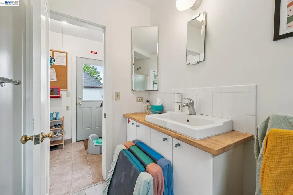 5227 Locksley Avenue Oakland CA 94618