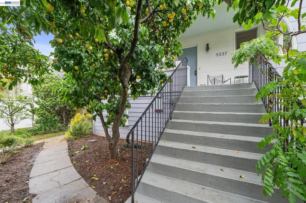 5227 Locksley Avenue Oakland CA 94618