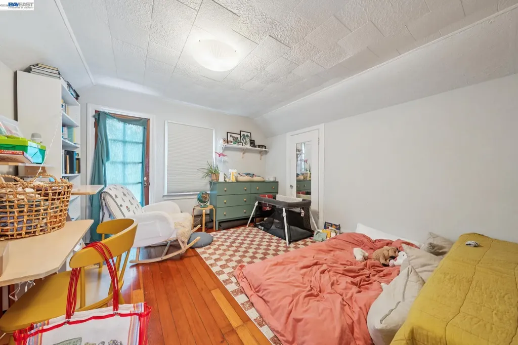 5227 Locksley Avenue Oakland CA 94618